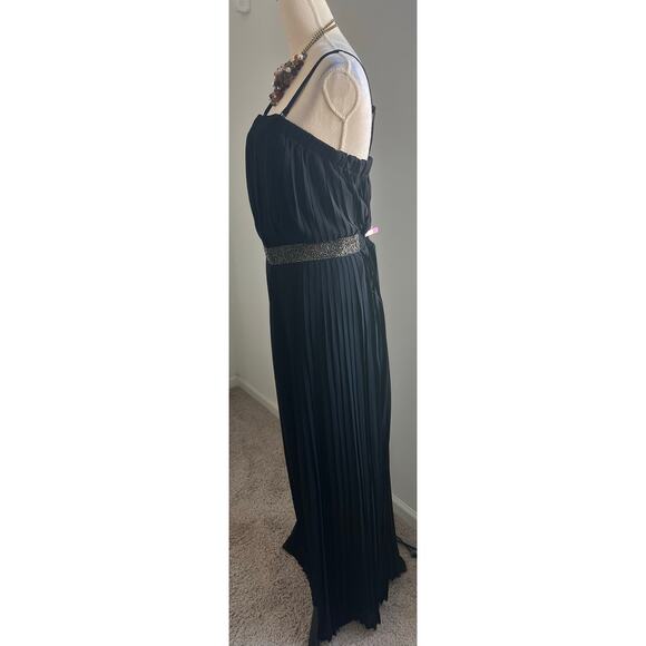 Lane Bryant Pleated Beaded Waist Front Palazzo Sleeveless Black Jumpsuit 16 - Picture 3 of 11